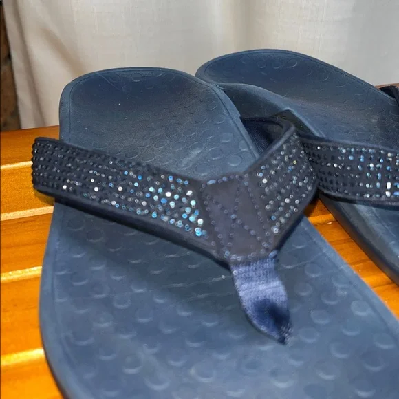 Vionic Tide Rhinestone thong sandals in navy EU 39 / US 8 - Picture 4 of 7